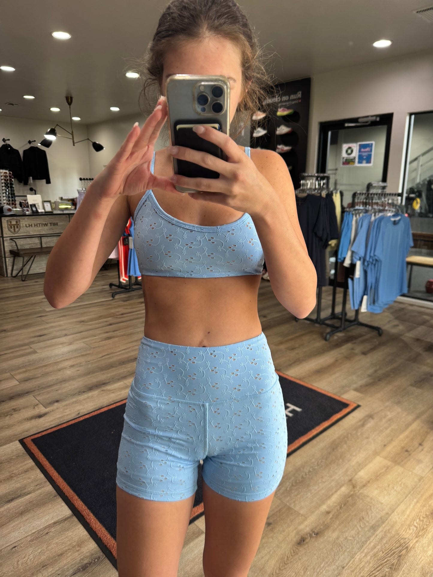 Strut This Eyelet Short BB