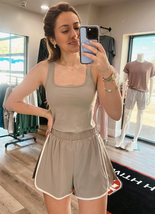 Butter Tiger Shortsie Stone/White Pearl